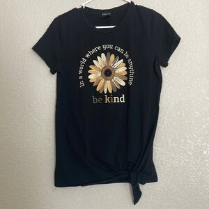 girls short sleeve T-shirt color black size medium used in good condition